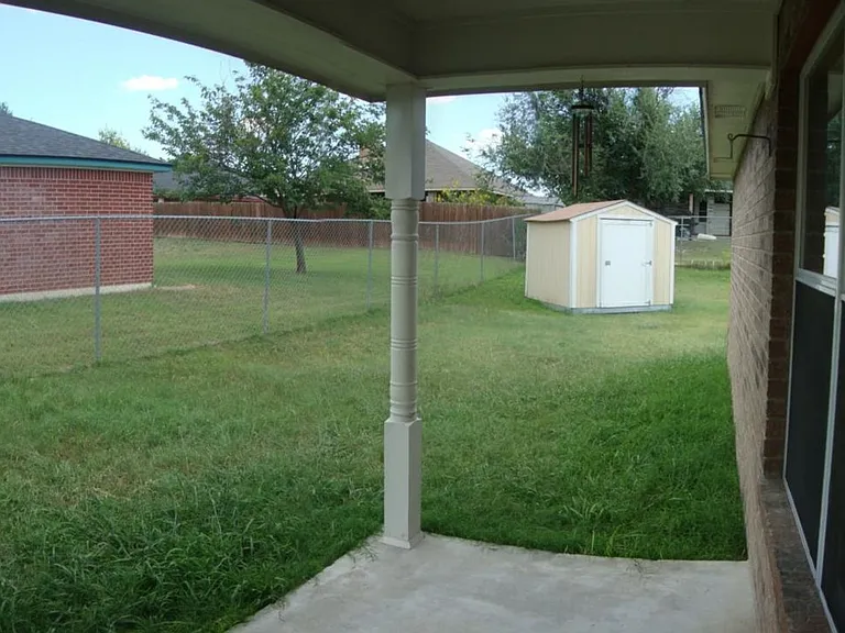 4208 Glennwood Dr — Photo 16