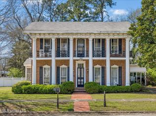 140 N Maury St #M, Holly Springs, MS 38635
