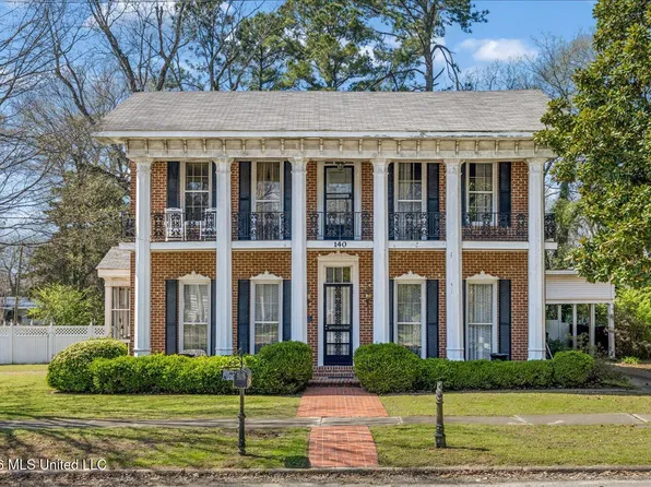 140 N Maury St #M, Holly Springs, MS 38635