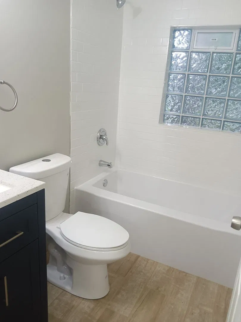 3 bedroom single family home with detached garage — Photo 3