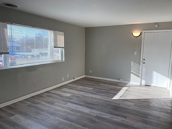 5th image of 1103 Evans Ave #4B