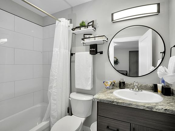 4th image of 1800 W Aztec Blvd #1