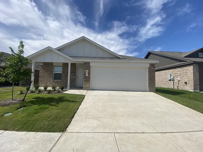 917 Shady Oaks Dr — Photo 1