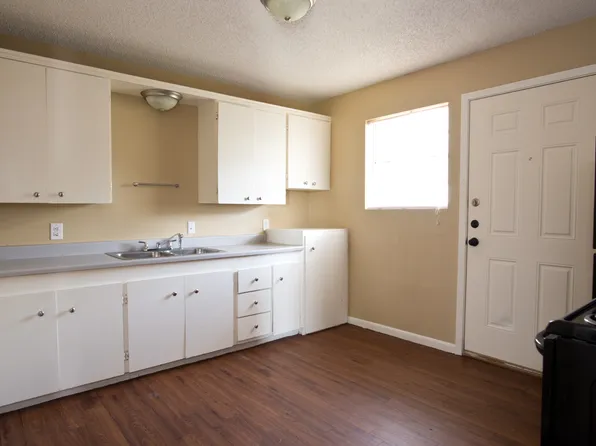 118 Milann St #B, Victoria, TX 77901