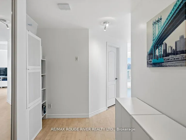 135 James St S #1401 — Photo 8