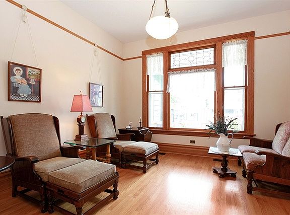 3rd image of 3651 W Wrightwood Ave