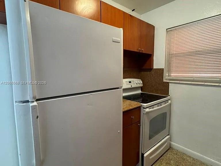 735 W 15th St #4 — Photo 8