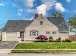 60 Edna Ave, Levittown, NY 11756