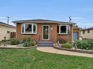 17 Helenbrook Ln, Depew, NY 14043