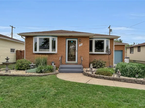 17 Helenbrook Ln, Depew, NY 14043
