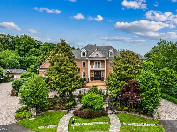 8894 Windy Ridge Way, McLean, VA 22102
