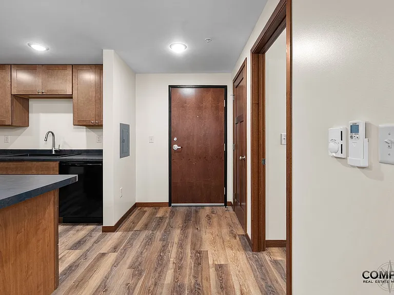 610 Gray St Apartments — Photo 13
