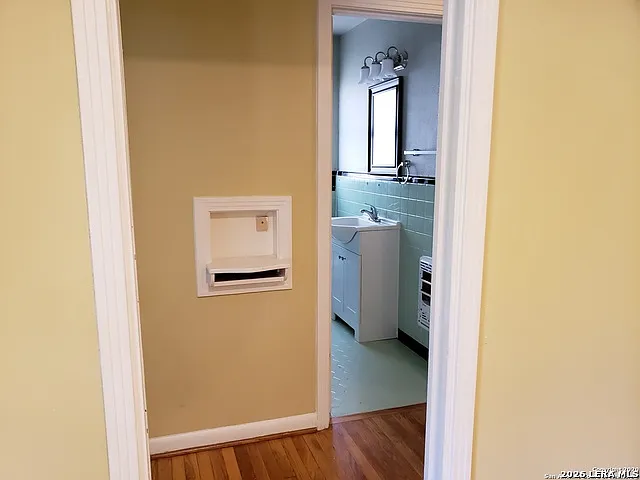 514 Adrian Dr — Photo 7