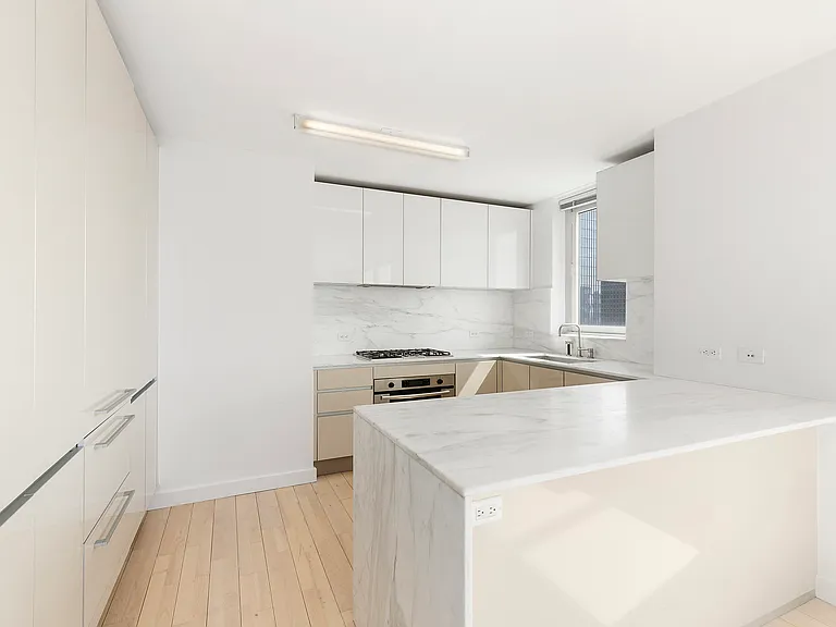 322 W 57th St #42U — Photo 4