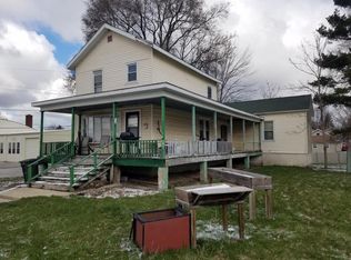 9 Maple St, Three Oaks, MI 49128