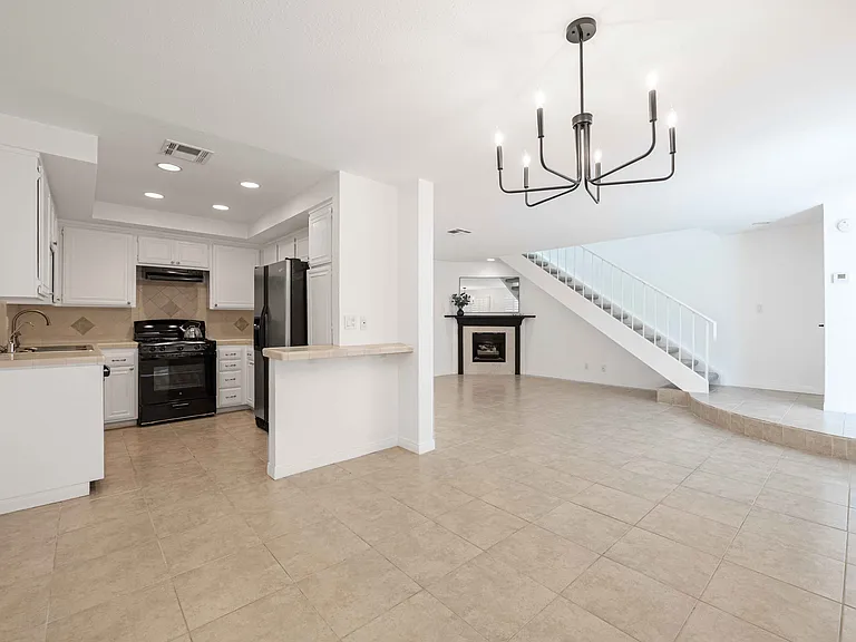 3623 Summershore Ln — Photo 2