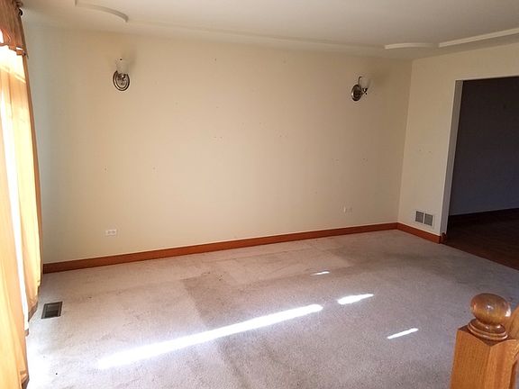 4th image of 5060 187th St