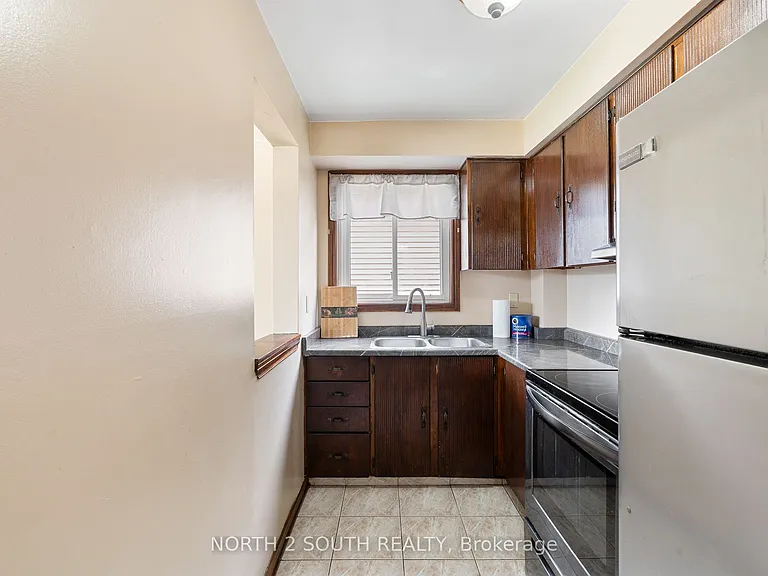 1360 Goyeau St — Photo 9