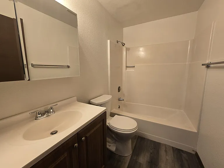 1011 SE Cobb St #5 — Photo 9