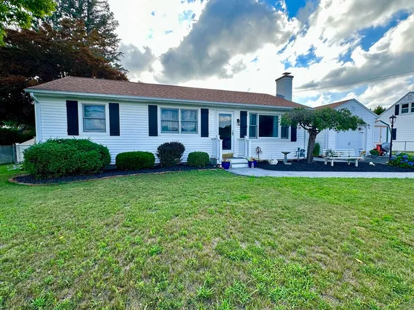 23 Giffin Pl, Feeding Hills, MA 01030