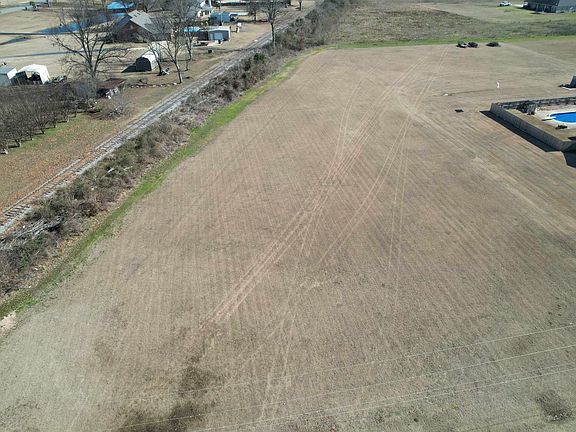 2nd image of 203 Glosup Rd