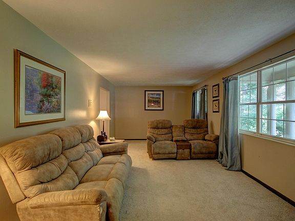 4th image of 6741 Bonneville Dr