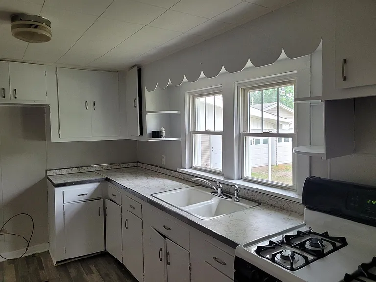 431 Roosevelt Ave — Photo 8