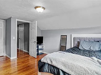 4 bed, 2098 sqft, $950 — Photo 2