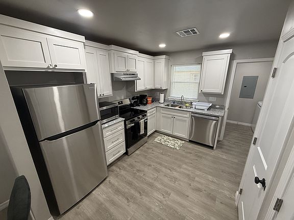 4th image of 228 N Johnston St