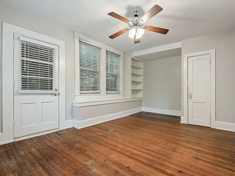 Duplex Apartment on 17th Avenue — Photo 24