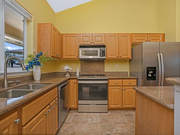 3rd image of 75-5919 Alii Dr APT T22
