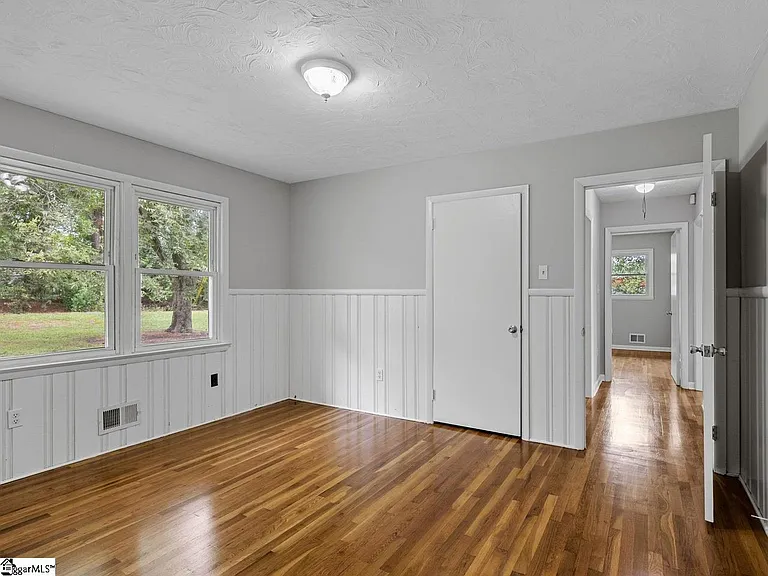 528 Glenwood Dr — Photo 6