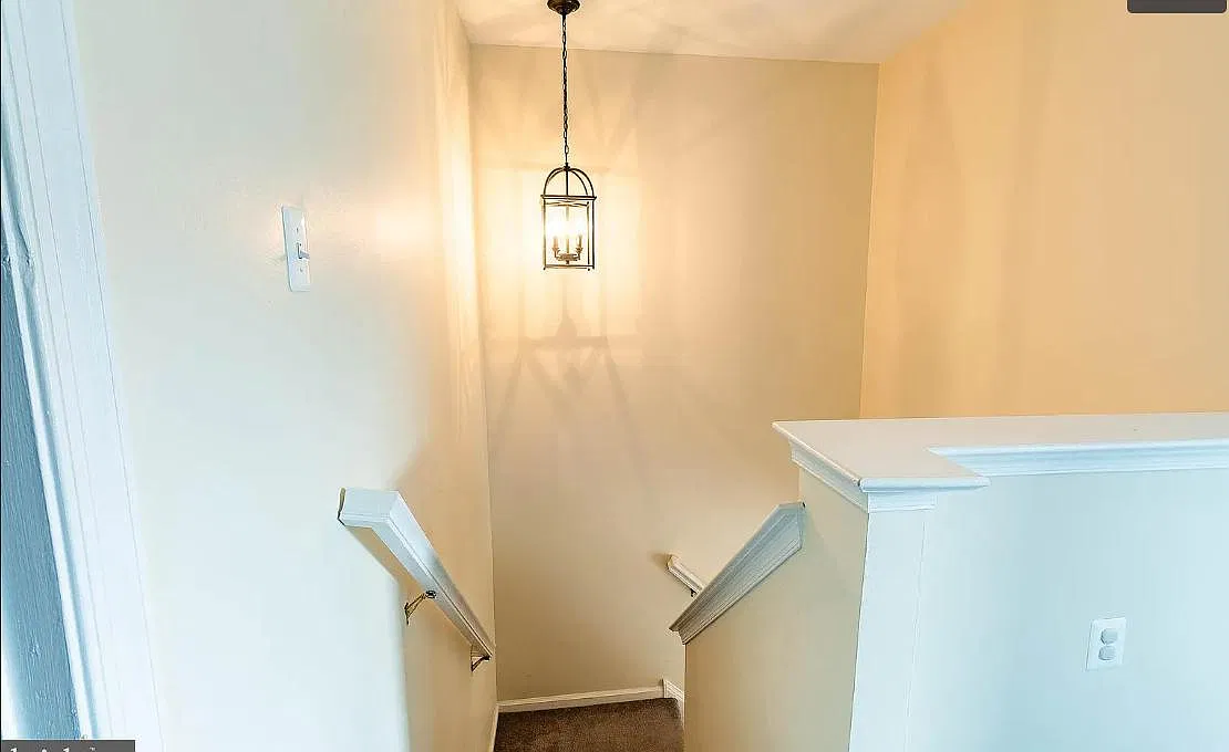 3 bed, 2.5 bath, 1550 sqft, $2,400 — Photo 2