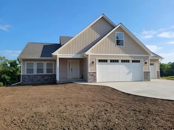 237 Markus Glen Dr, Plainwell, MI 49080
