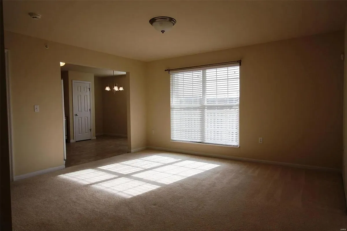 Building Photo - 1922 Piedmont Cir #202