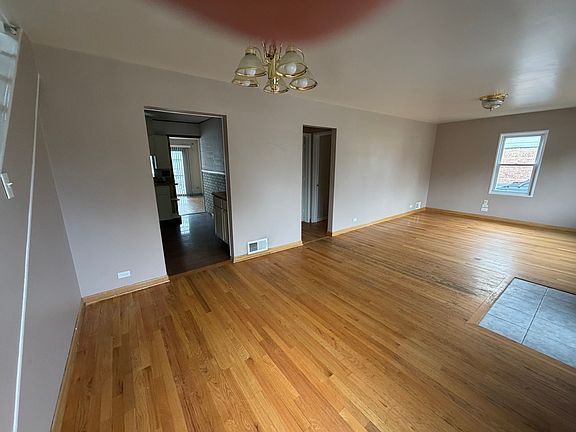 4th image of 109 Village Dr