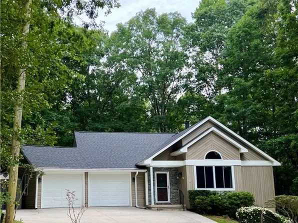 105 Eagle Ct, Westminster, SC 29693