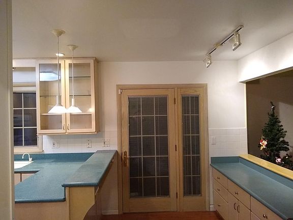 3rd image of 32862 Springside Ln