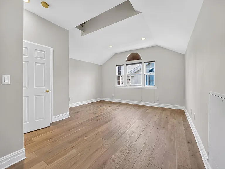 4C Nassau Dr — Photo 23