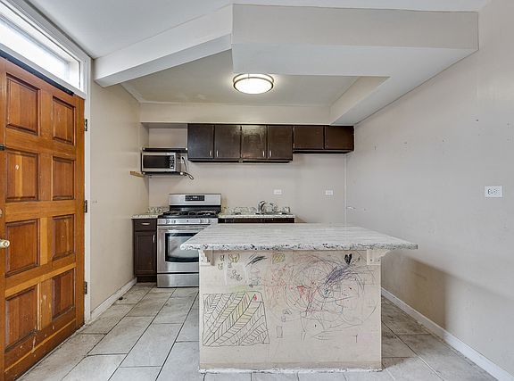 3rd image of 1821 Pine St
