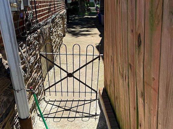 3rd image of 1429 Englewood St