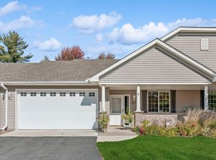 925 Cannon Valley Dr W, Northfield, MN 55057