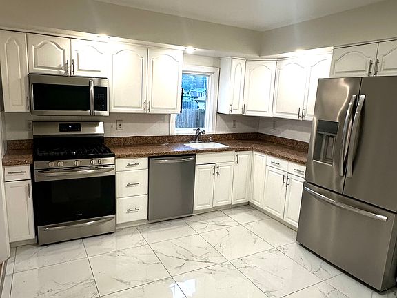 3rd image of 541 Pacific Ave