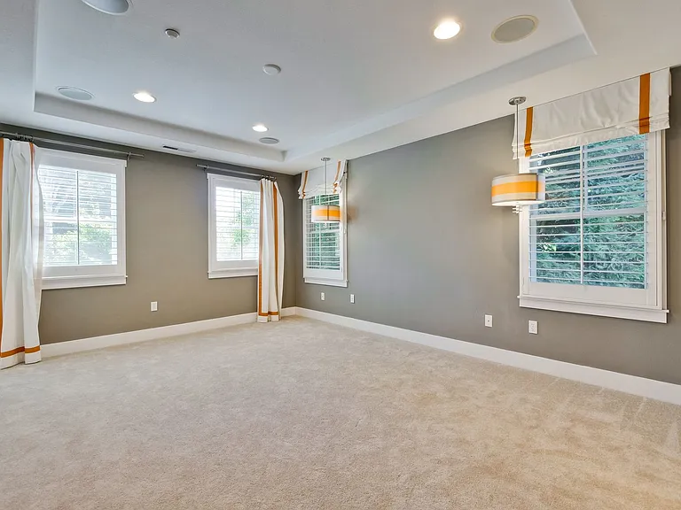 156 Linfield Dr — Photo 15