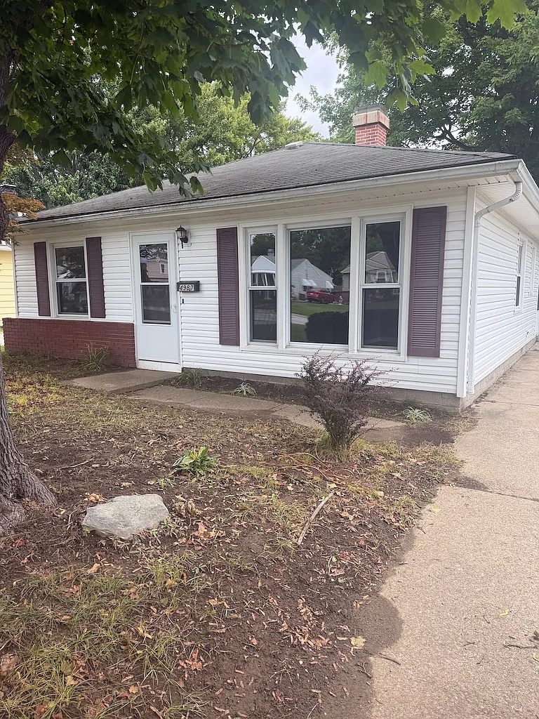 3 bed, 924 sqft, $1,750 — Photo 1