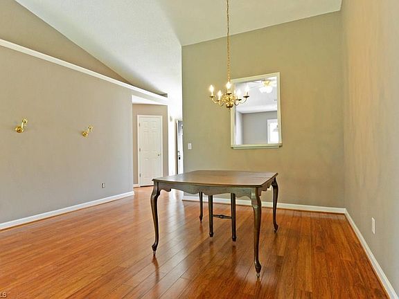 4th image of 5 Mansfield Cir