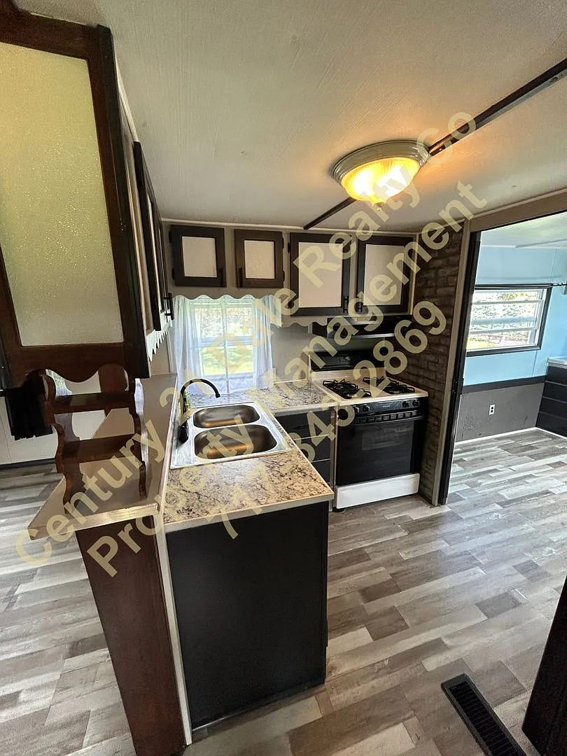 One level Bedroom with a bonus room in Dover School District — Photo 4