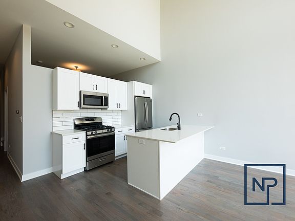 2nd image of 1637 W Chicago Ave #206