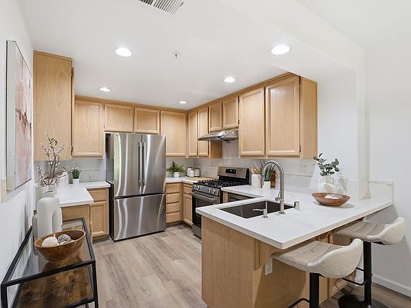 5th image of 1306 Tea Rose Cir