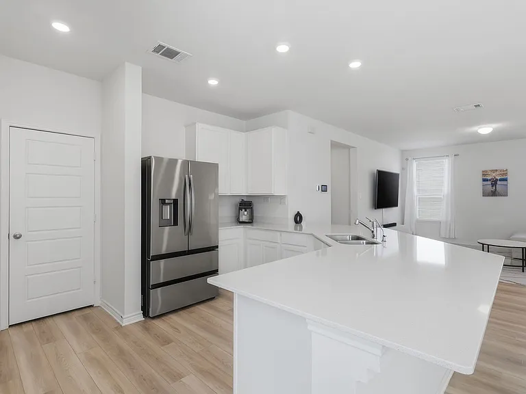 15415 Oceanus Dr — Photo 8